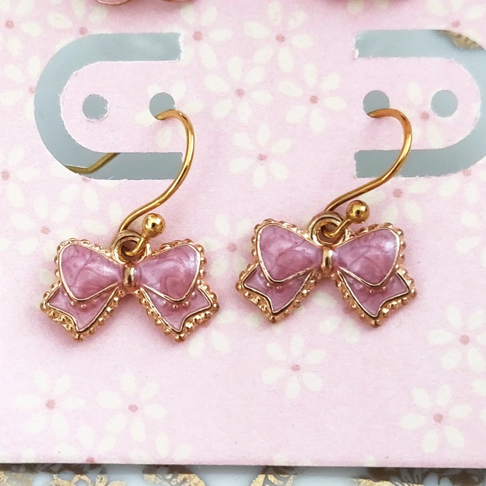 New 2 pairs of pink earrings.